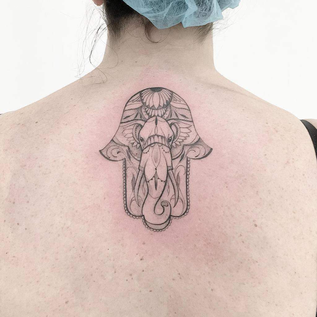 后背写实大象纹身图案 - 广州纹彩刺青